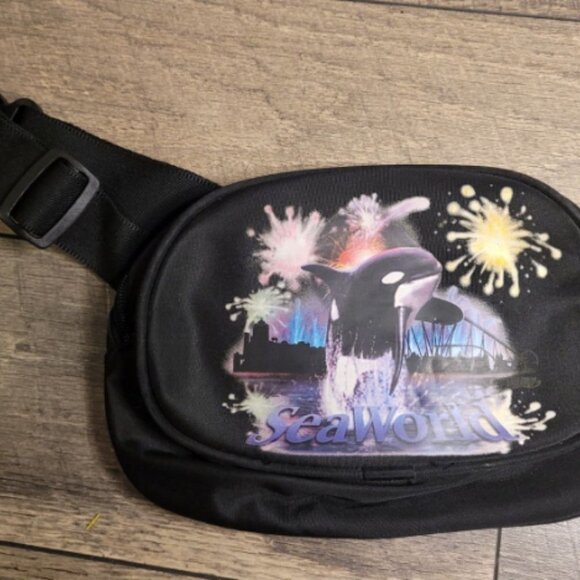 SeaWorld Vintage Shamu Fanny Pack - Picture 2 of 6